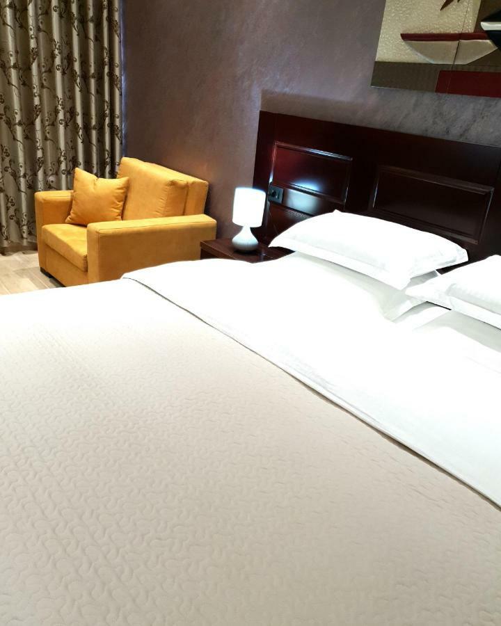 Comfort Hotel Fier Zewnętrze zdjęcie